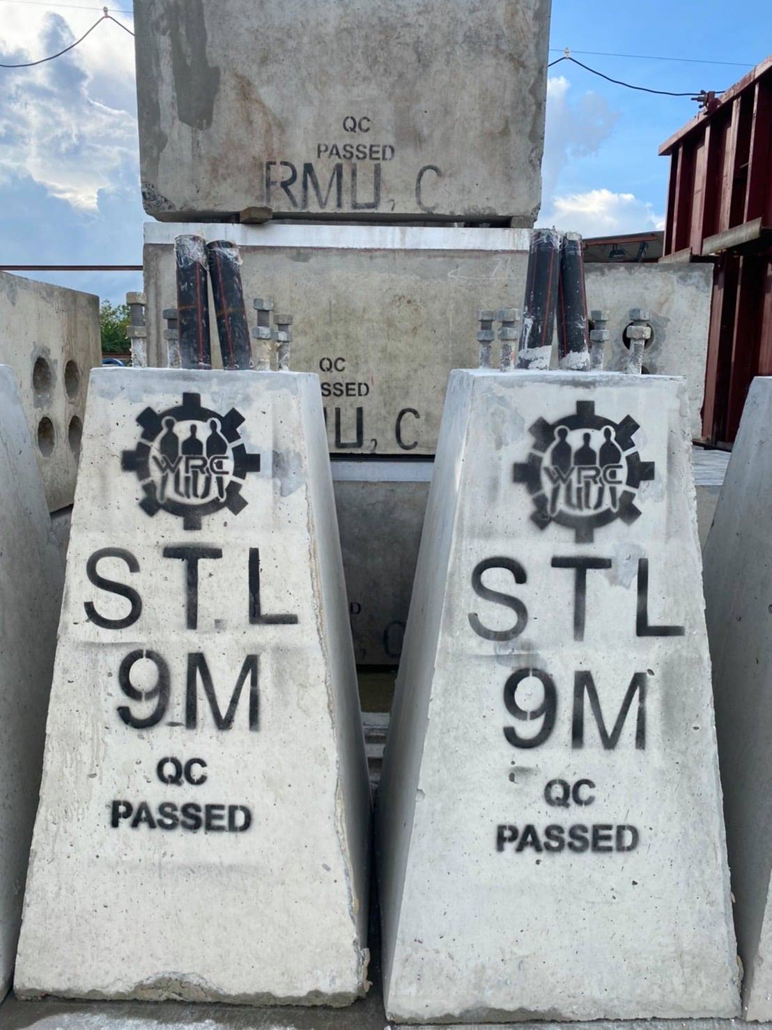 ฐานคอนกรีตสำเร็จรูปสำหรับเสาไฟฟ้าสูง